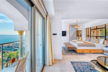 Numa Port Hotel