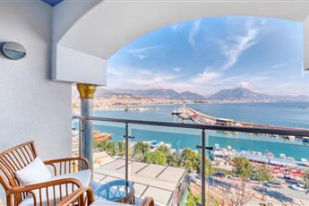 Numa Port Hotel