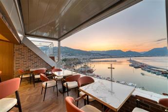 Numa Port Hotel