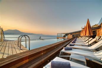 Numa Port Hotel