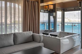 Numa Port Hotel