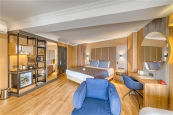 Numa Port Hotel