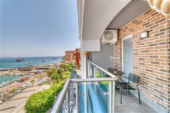 Numa Port Hotel