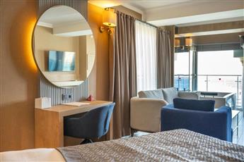Numa Port Hotel