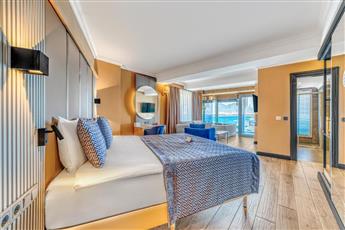 Numa Port Hotel