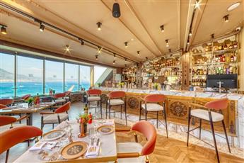 Numa Port Hotel