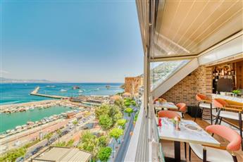 Numa Port Hotel