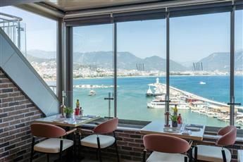Numa Port Hotel