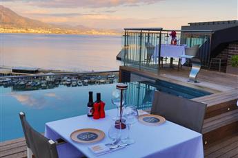 Numa Port Hotel