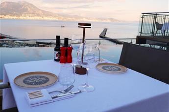 Numa Port Hotel
