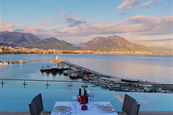 Numa Port Hotel