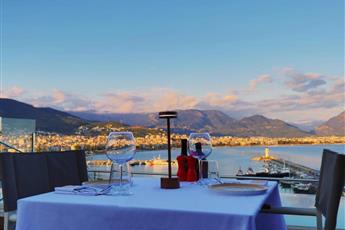 Numa Port Hotel