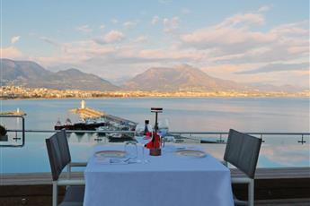 Numa Port Hotel