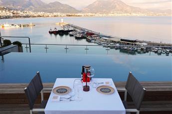 Numa Port Hotel