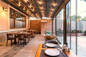 Obelisk Hotel & Suites 4*