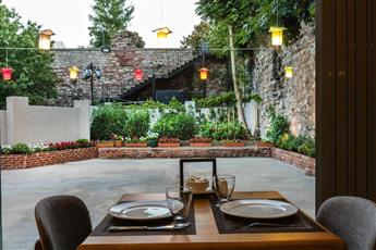 Obelisk Hotel & Suites 4*