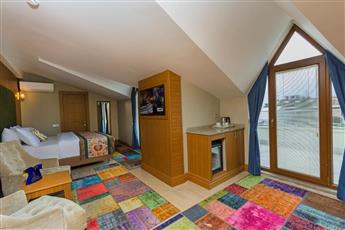 Obelisk Hotel & Suites 4*