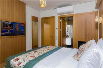 Obelisk Hotel & Suites 4*