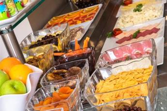 Obelisk Hotel & Suites 4*