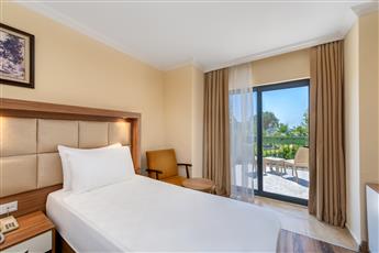 Oz Hotels Incekum Beach Resort 5*