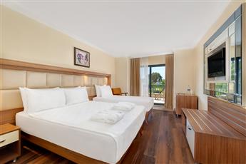 Oz Hotels Incekum Beach Resort 5*