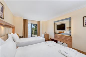 Oz Hotels Incekum Beach Resort