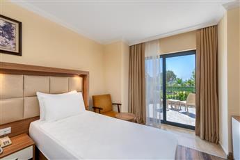 Oz Hotels Incekum Beach Resort