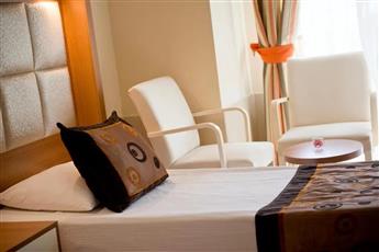Oz Hotels Incekum Beach Resort
