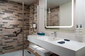 Park Inn by Radisson Istanbul Airport Odayeri 4*