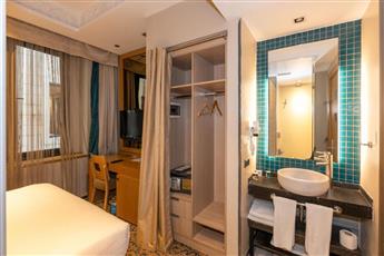 Pera Tulip Hotel