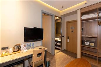 Pera Tulip Hotel