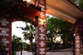 Perdikia Hill Hotels & Villas 4*