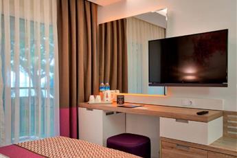 Pirate's Beach Club 5*