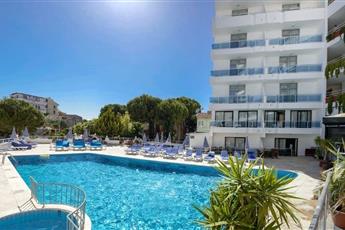 Ponz Hotel