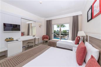 Port River Hotel & Spa