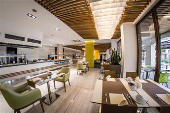 Premier Fort Beach 4*