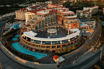 Qlusive Hotel - Adults Only 12+