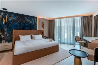 Qlusive Hotel - Adults Only 12+