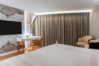 Qlusive Hotel - Adults Only 12+