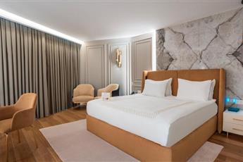 Qlusive Hotel - Adults Only 12+