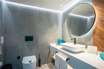 Qlusive Hotel - Adults Only 12+