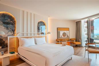 Qlusive Hotel - Adults Only 12+