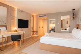Qlusive Hotel - Adults Only 12+
