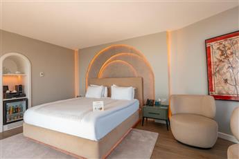 Qlusive Hotel - Adults Only 12+