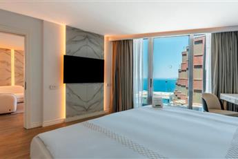 Qlusive Hotel - Adults Only 12+