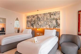 Qlusive Hotel - Adults Only 12+