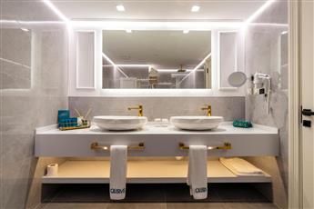 Qlusive Hotel - Adults Only 12+