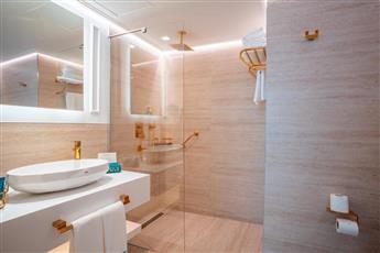 Qlusive Hotel - Adults Only 12+
