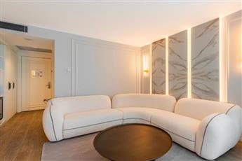 Qlusive Hotel - Adults Only 12+