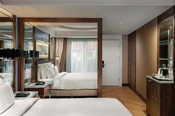 Radisson Blu Hotel Istanbul Pera 5*